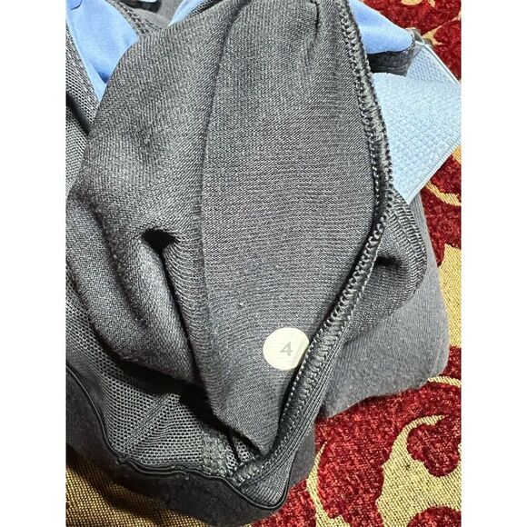 Lululemon sports bra, activewear top size 4 - Picture 3 of 3
